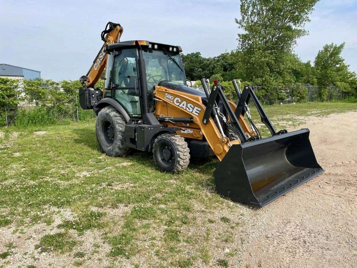MAIN LOADER BACKHOE
